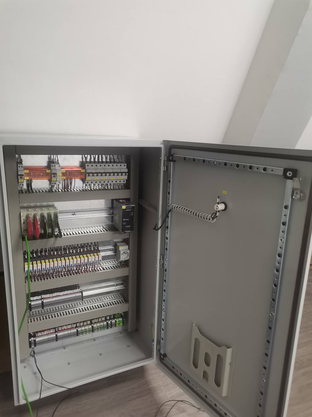Armoire installée sur site